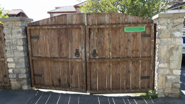 Gate Staining - Gate Staining Austin, Texas