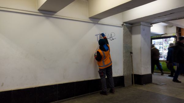 Building Graffiti Cleaning